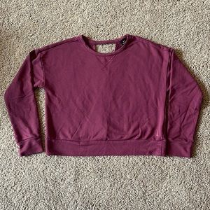 Women’s Medium NIKE dri-fit cropped sweatshirt